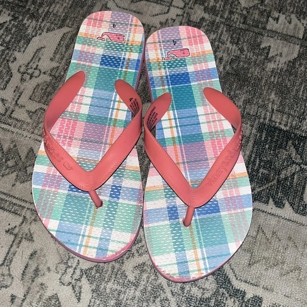 Vineyard Vines youth kids plaid flip flops size 4